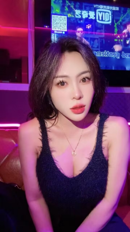 素素可月的第一张照片--贵阳闪婚服务中心
